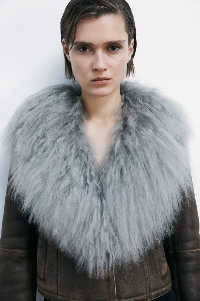 Cazadora corta de shearling con cuello de pelo - Imagen 4