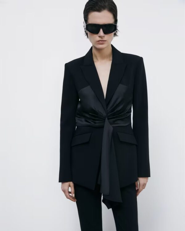 Blazer con drapeado