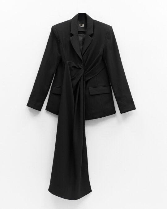 Blazer Negro con Drapeado Asimétrico