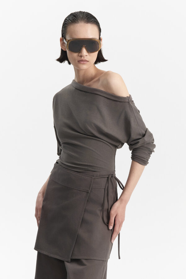 Camiseta Gris con Cuello Drapeado - Imagen 5