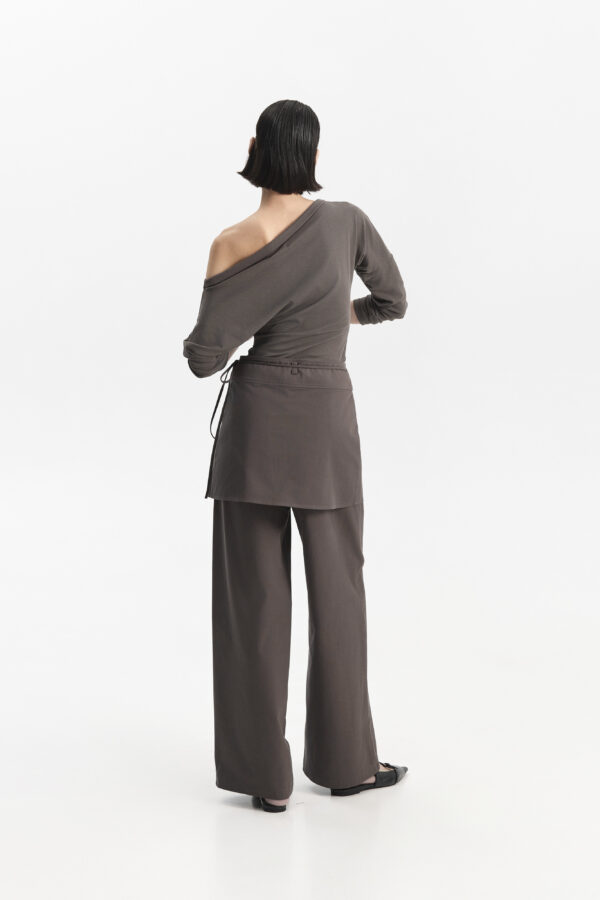 Camiseta Gris con Cuello Drapeado - Imagen 6