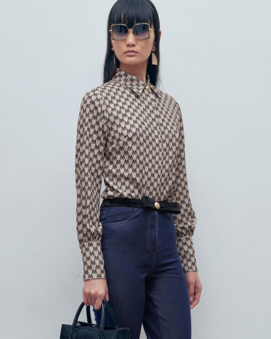 Camisa Estampada Beige con Estilo Geométrico