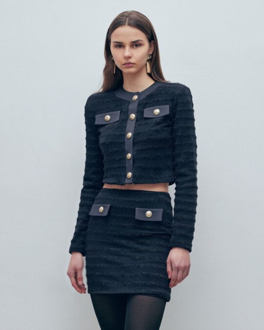 Falda negra de tweed con botones dorados