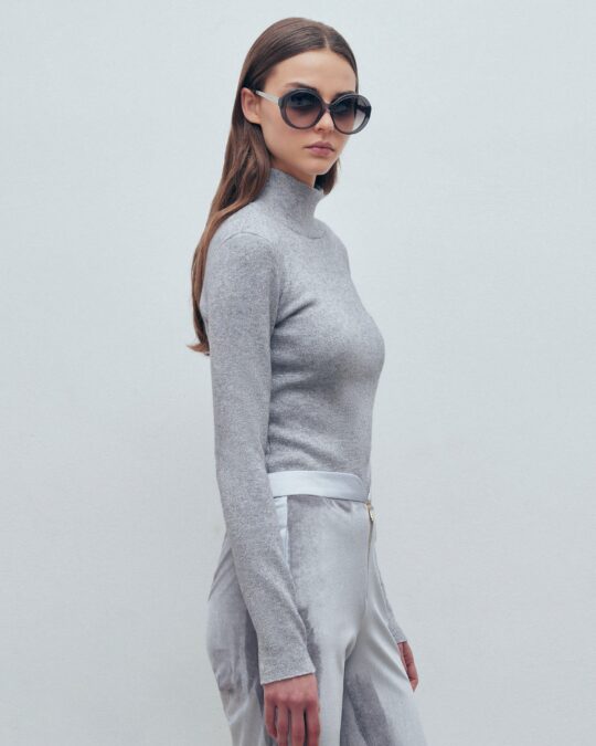 Jersey de cuello alto gris