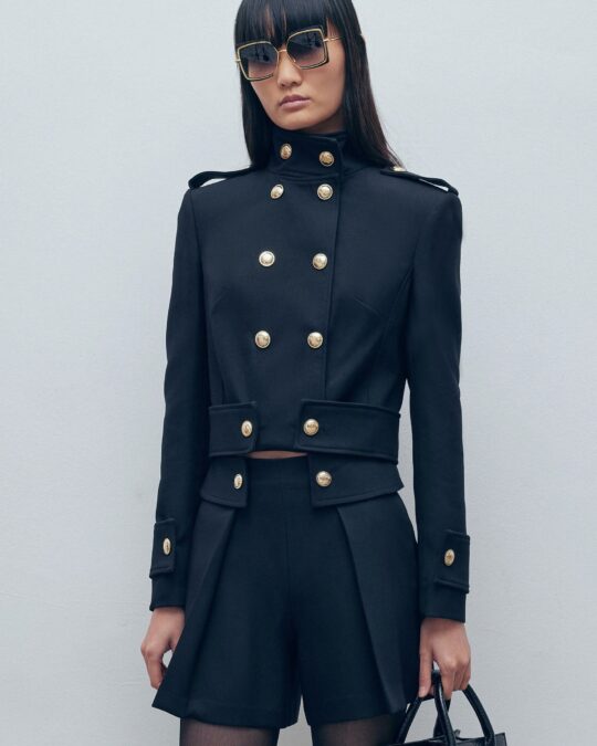 Chaqueta Militar Corta en Negro con Botones Dorados