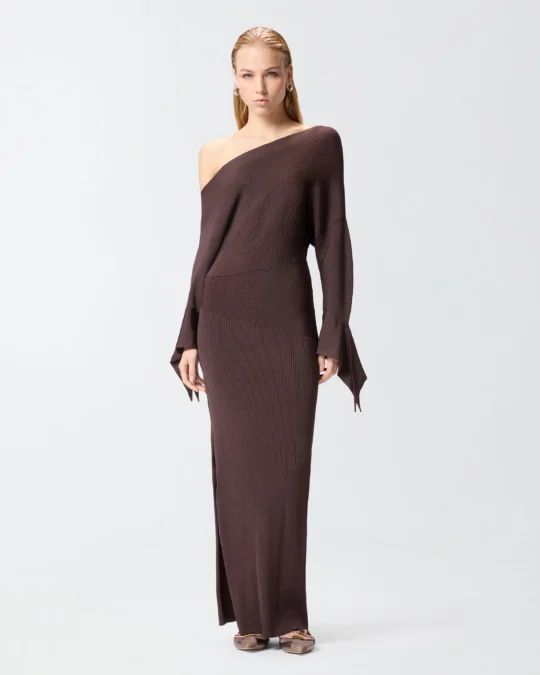 Vestido largo de canalé con escote asimétrico