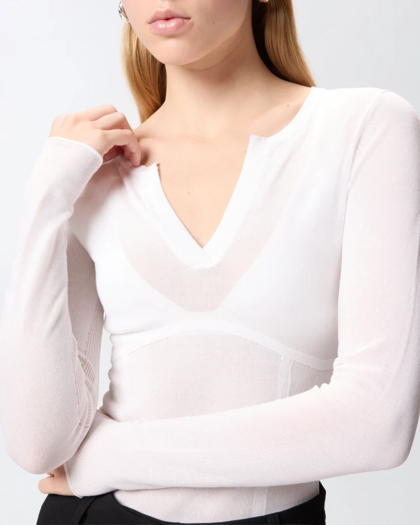 Jersey con cuello redondo abierto en forma de pico