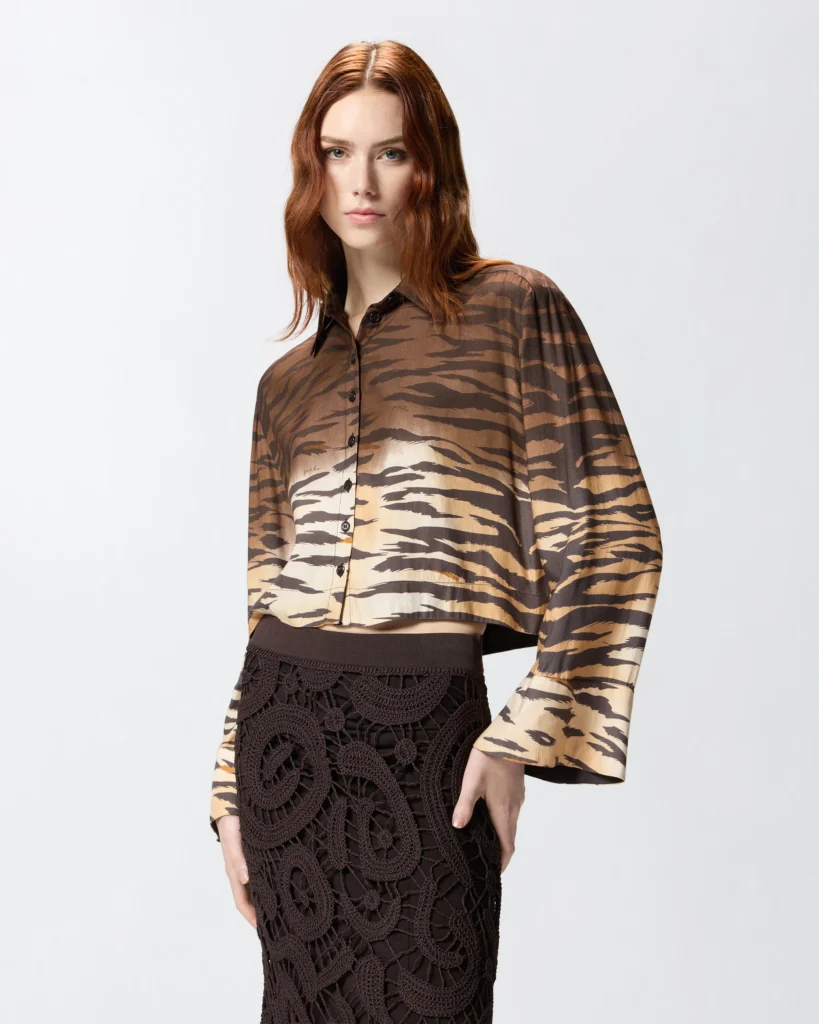 Camisa corta con estampado animal