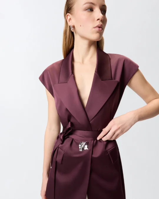 Chaqueta sin mangas de satén