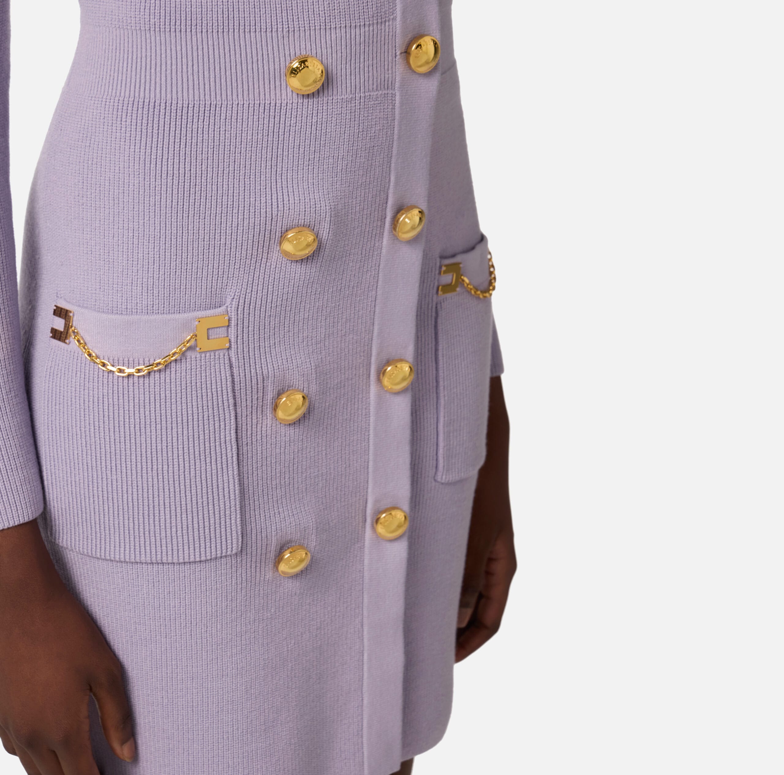 Detalle de botones joya del vestido de punto de Elisabetta Franchi para CLNDSTNO