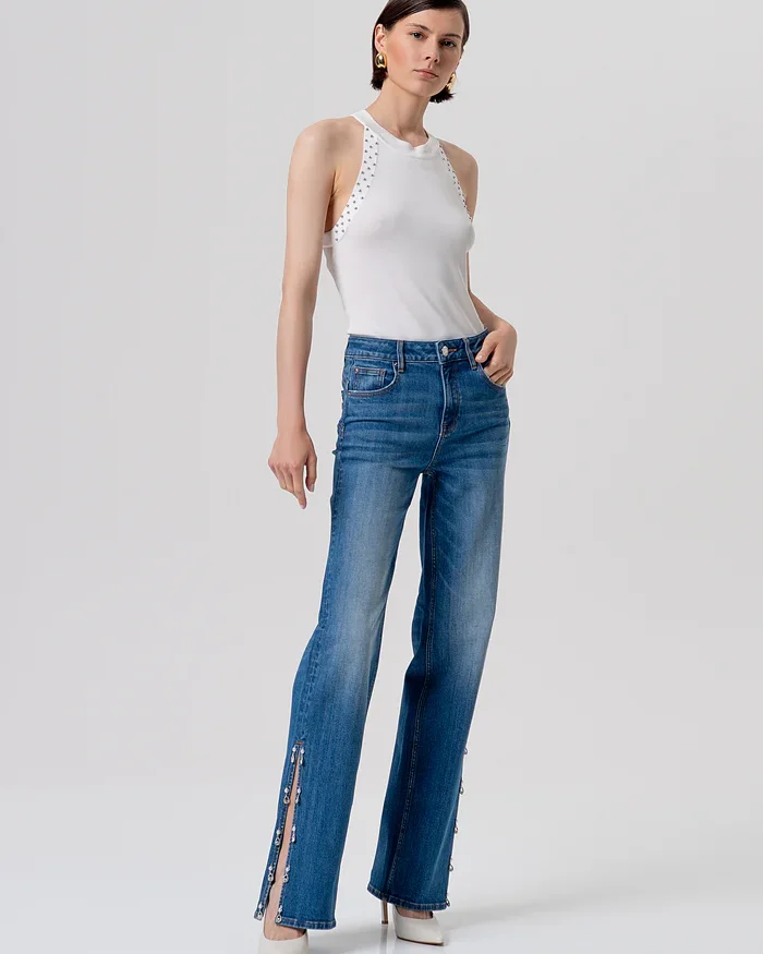 Jeans bootcut con efecto push-up en denim con lavado medio