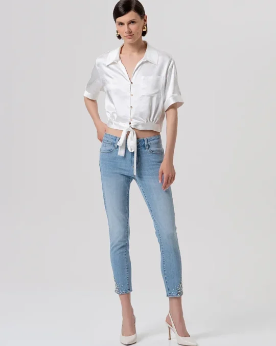 Jeans slim fit con efecto push-up en denim con lavado ligero