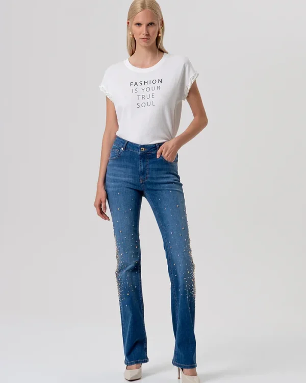 Jeans bootcut confeccionados en denim con lavado medio