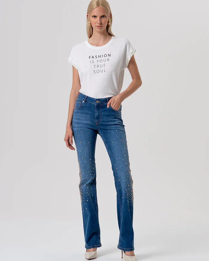 Jeans bootcut confeccionados en denim con lavado medio