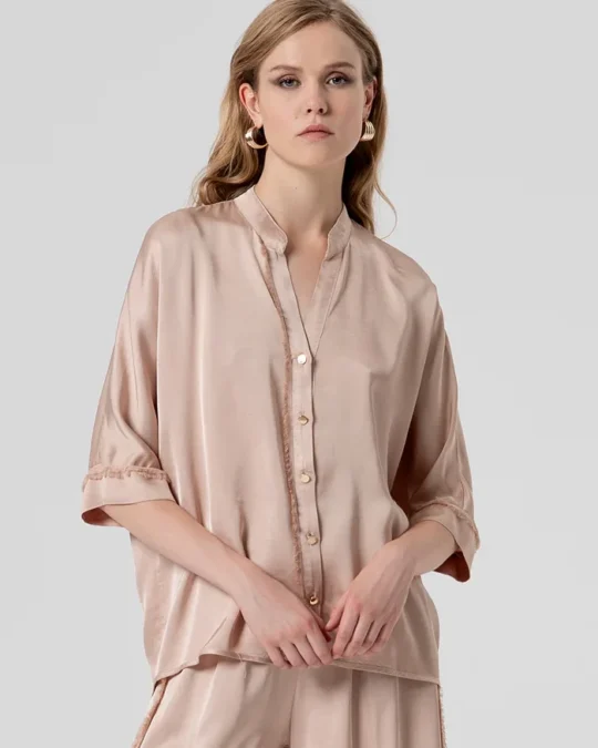 Camisa over fit en satén de viscosa