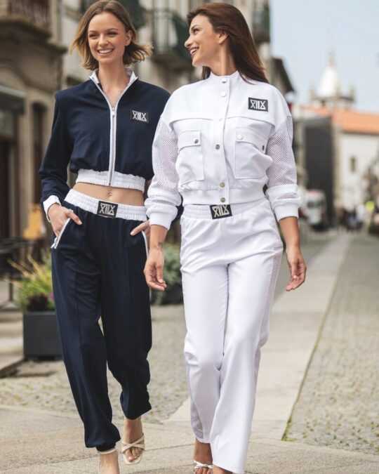 Pantalón blanco con paneles malla
