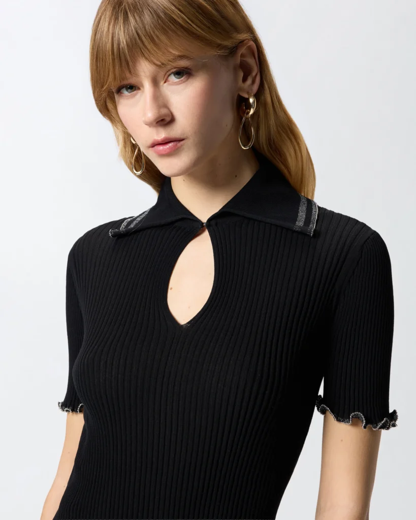 Jersey de canalé con bordes enjoyados