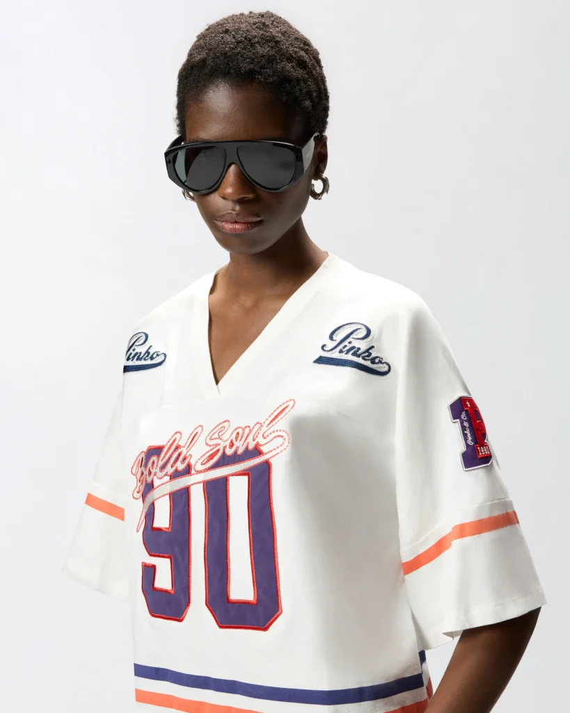Camiseta oversize de jersey con estampado gráfico y detalles sporty