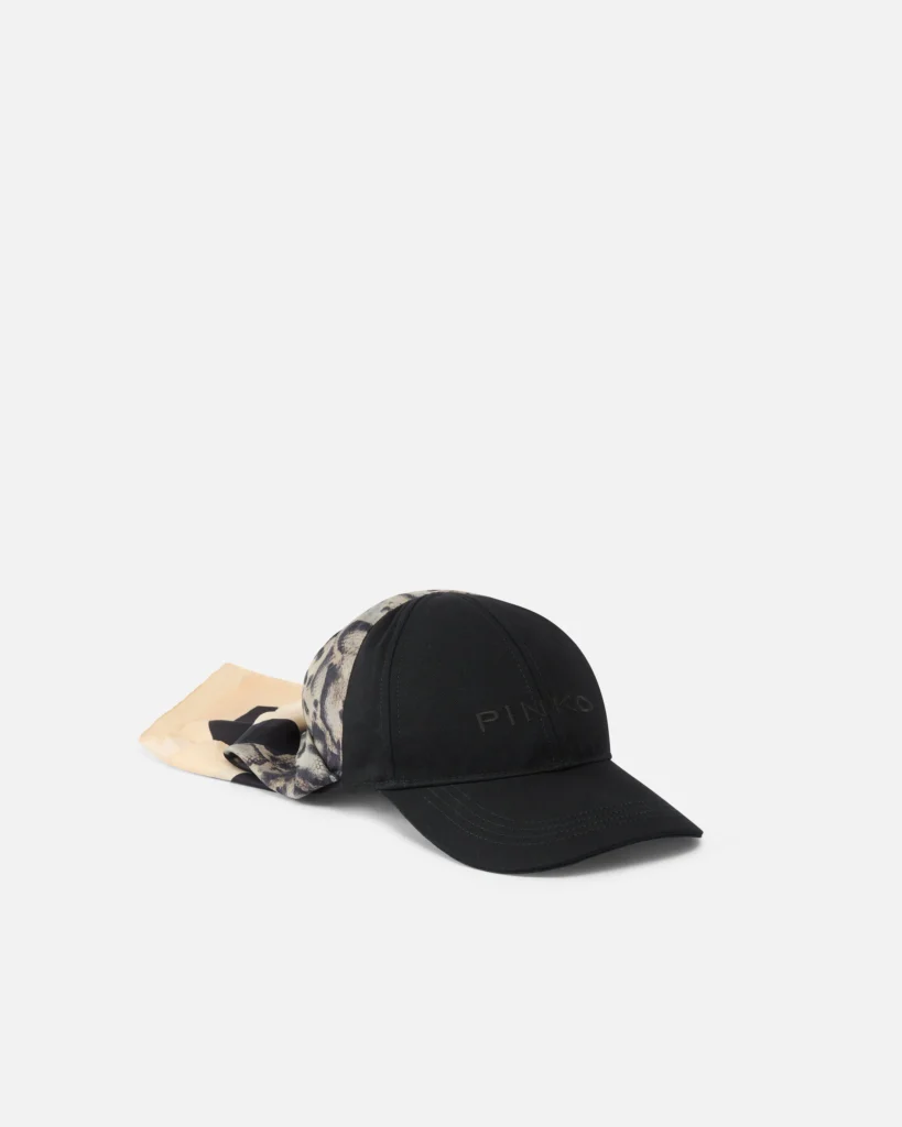 Gorra de béisbol con fular estampado animal