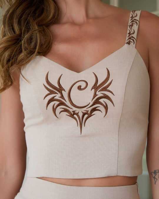 Crop Top Beige con Bordado Pecho Boho