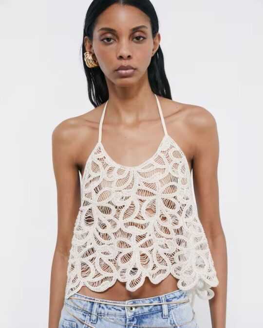 Top de crochet con motivo floral