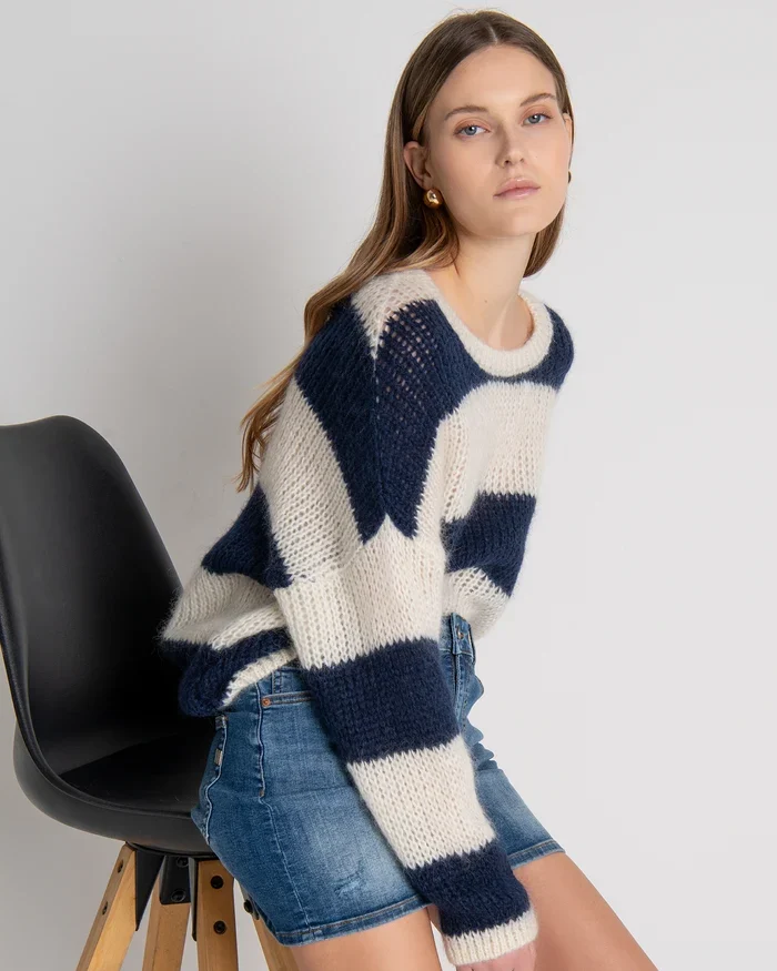 Prenda de punto con rayas, confeccionada en lana y mohair  - Pronto