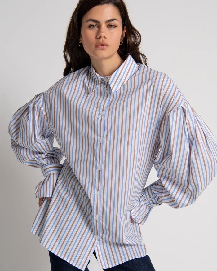 Camisa de corte regular con rayas multicolores