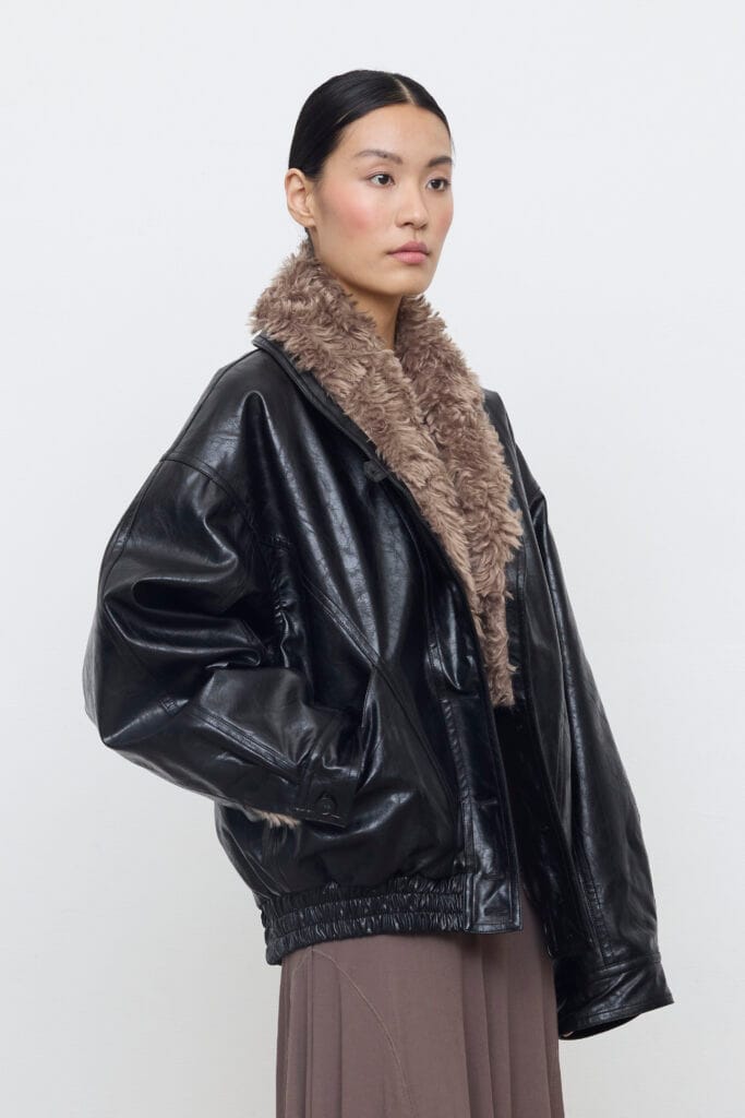 Cazadora bomber de ecopiel con cuello de borreguillo Eleh