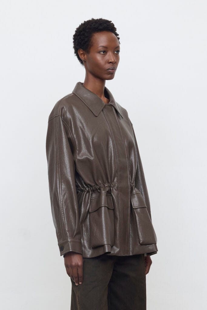 Chaqueta sahariana de ecopiel efecto acharolado Eleh