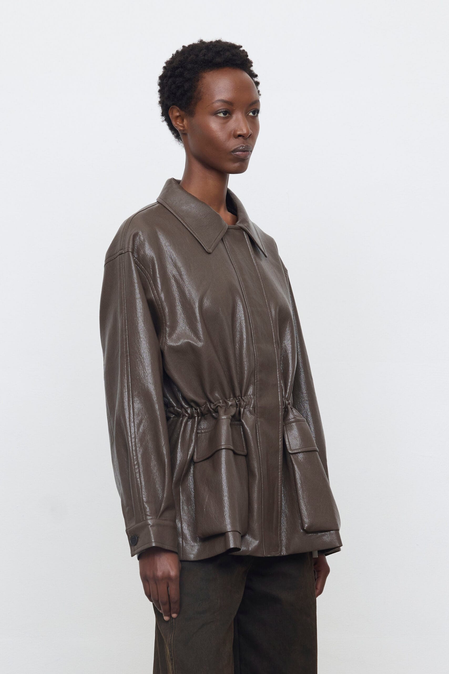 Chaqueta sahariana de ecopiel efecto acharolado Eleh