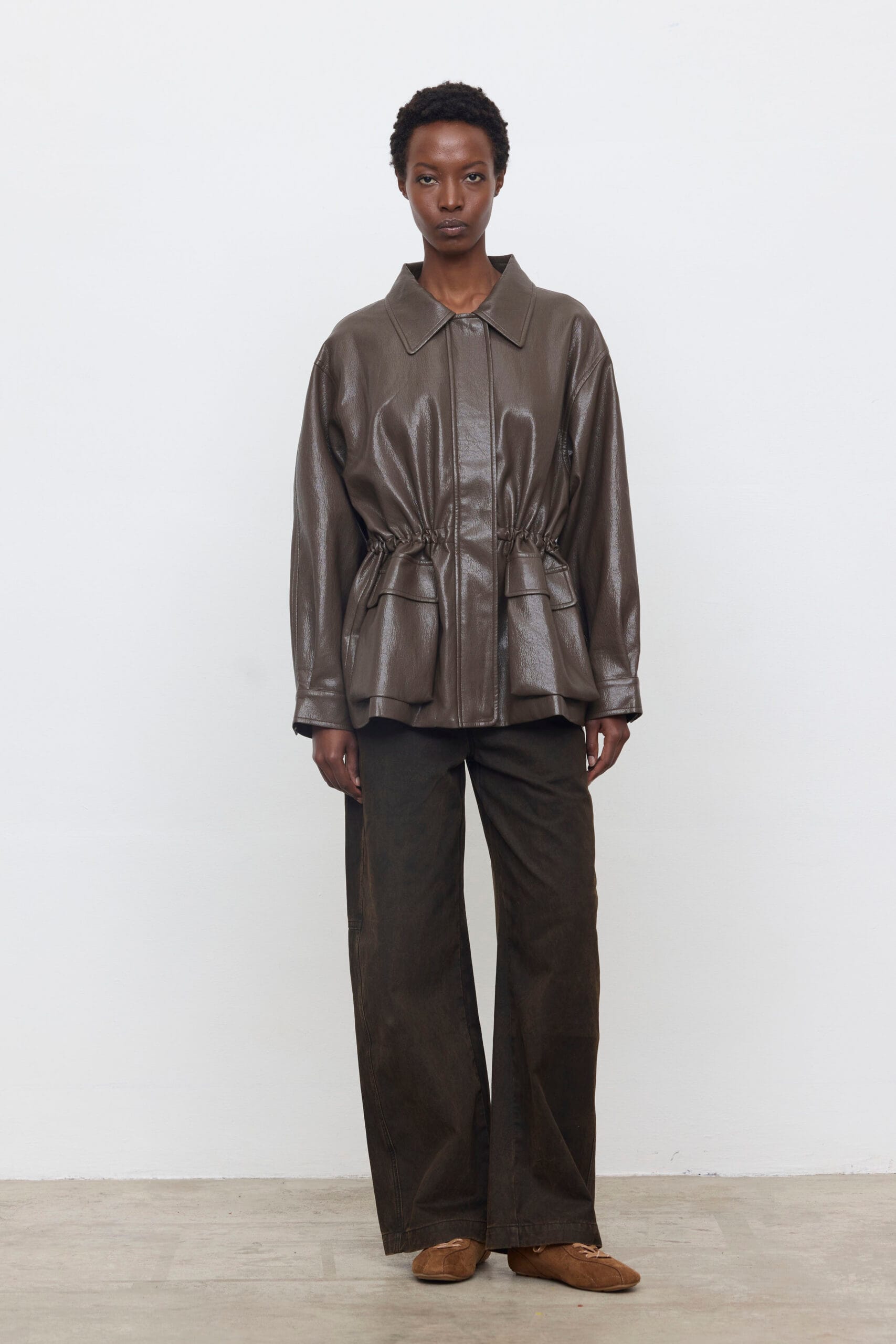 Chaqueta sahariana de ecopiel efecto acharolado Eleh - Imagen 3
