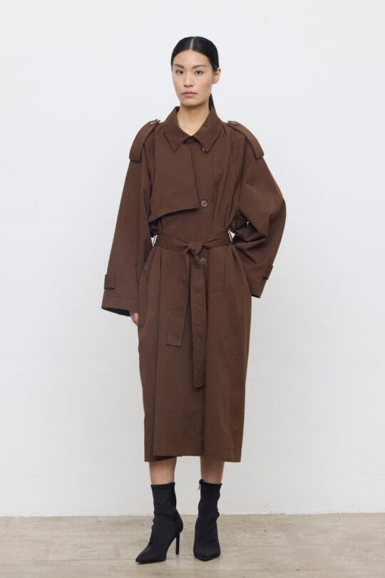 Trench largo fluido con cinturón y canesú Eleh marrón