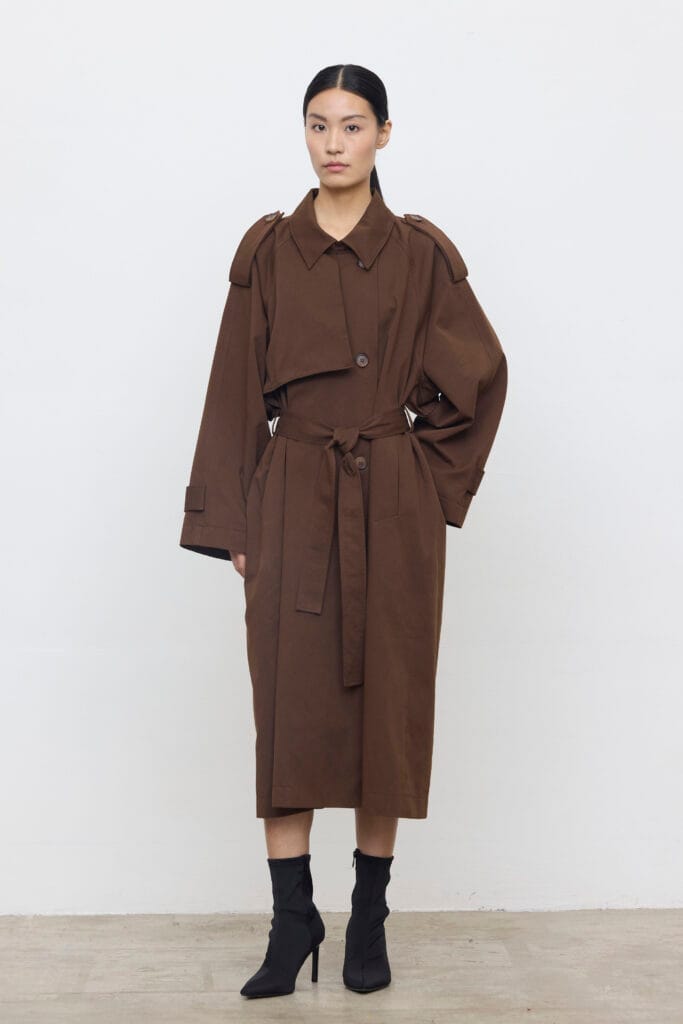 Trench largo fluido con cinturón y canesú Eleh marrón