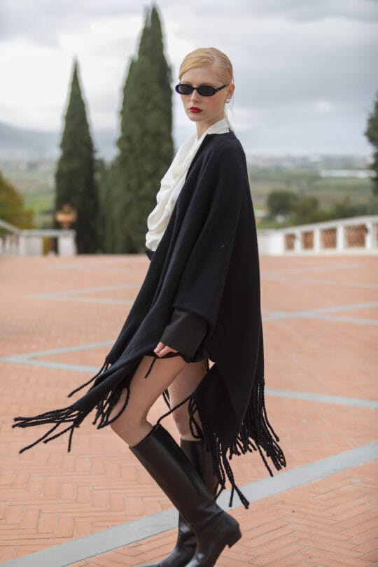 Capa poncho de punto con flecos Eleh negro