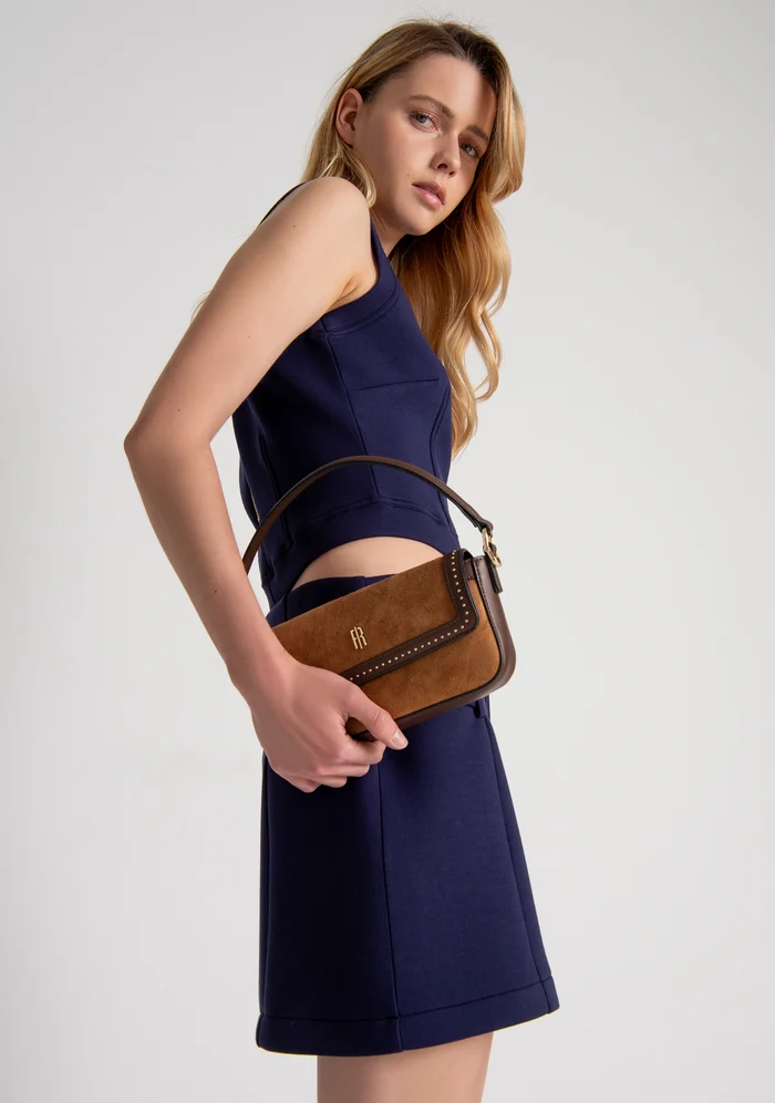 Falda corta azul ajustada mujer Fracomina look otono invierno
