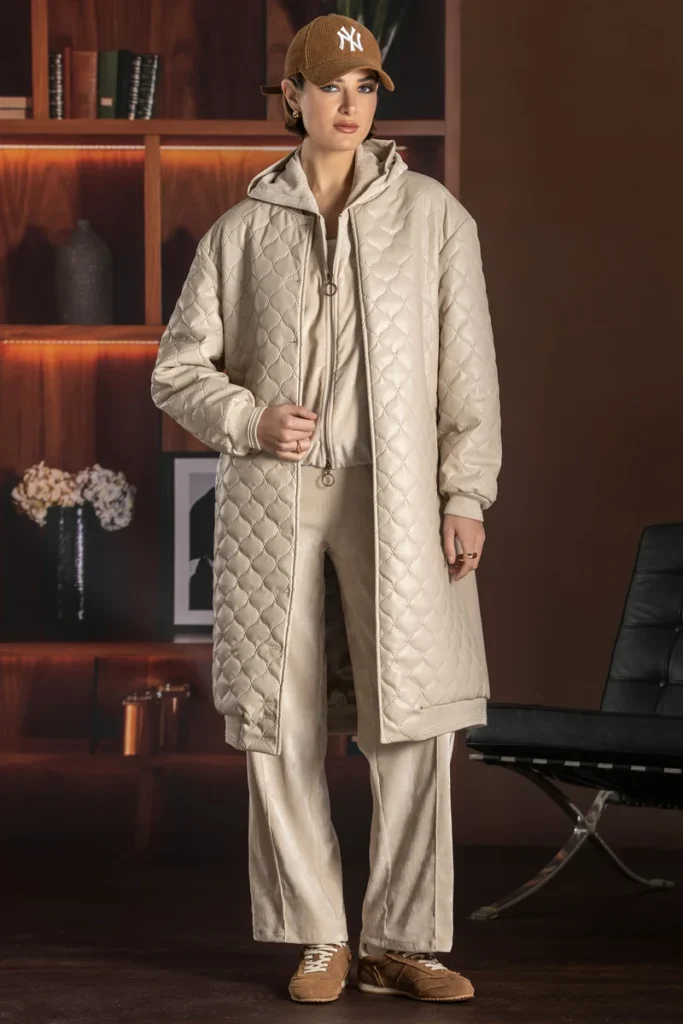 Trench largo acolchado con cinturon beige arena Four Soul mujer