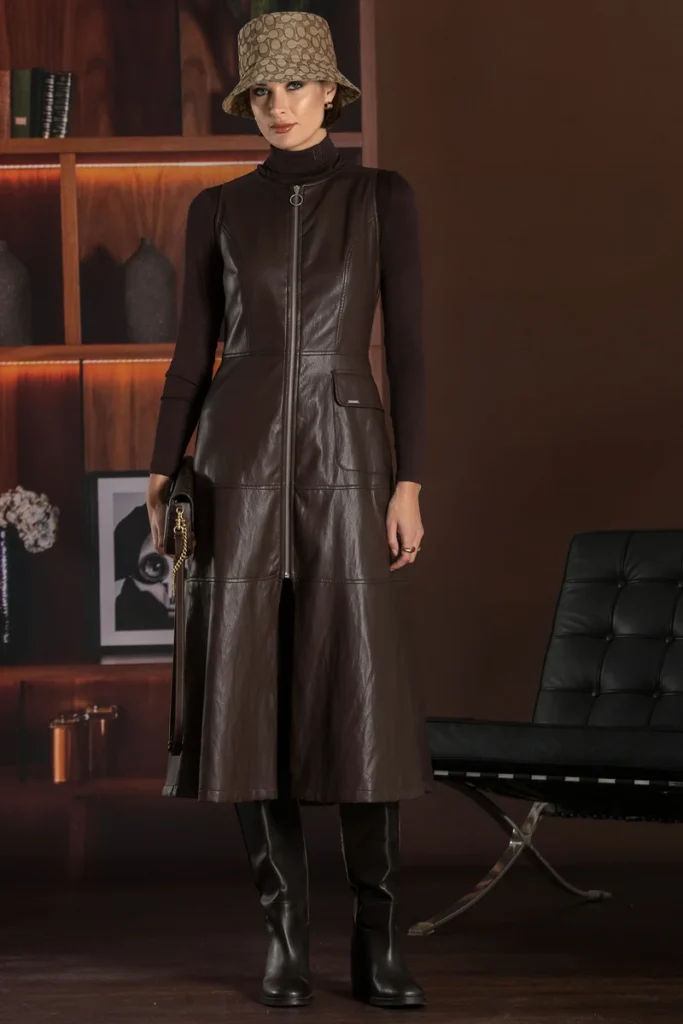Vestido midi de ecopiel de FourSoul