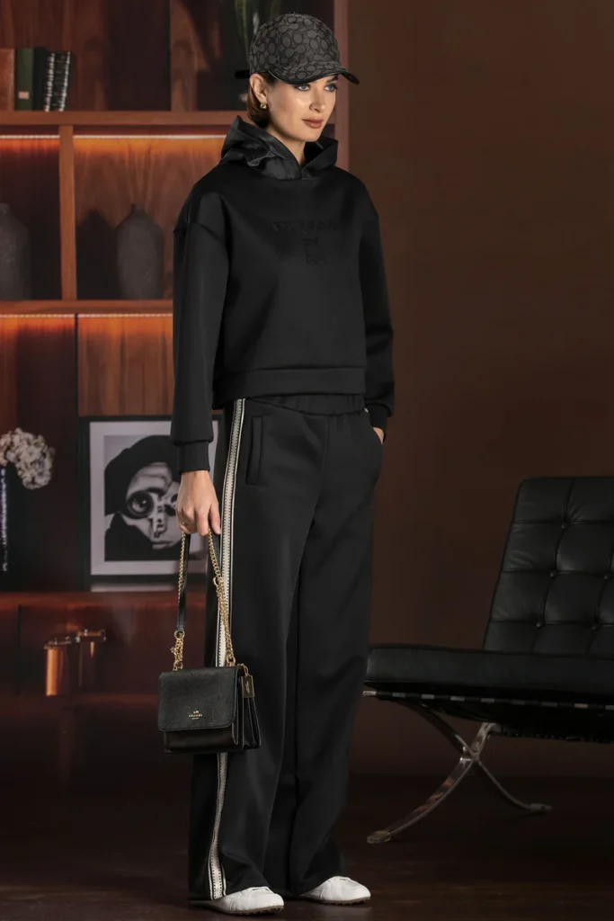 Pantalón negro con tira en blanco de FourSoul